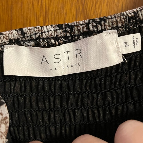 ASTR Floral Blouse Size M NWOT - Picture 7 of 7